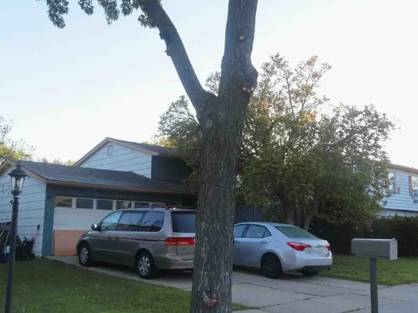 284 Dundee Pkwy, Buffalo Grove, IL 60089