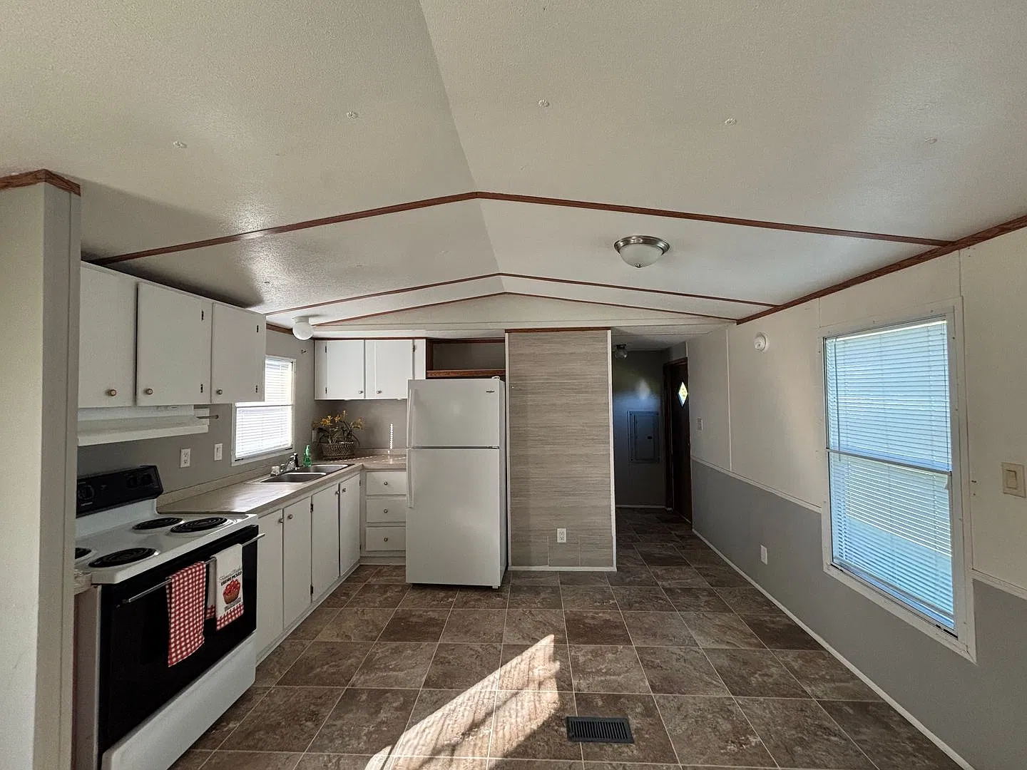 3 Bed 2 Bath Mobile Home in Kinston — Photo 4