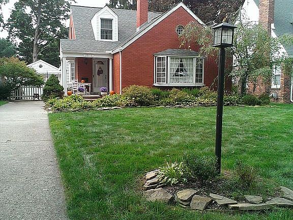 2nd image of 29116 Evergreen St