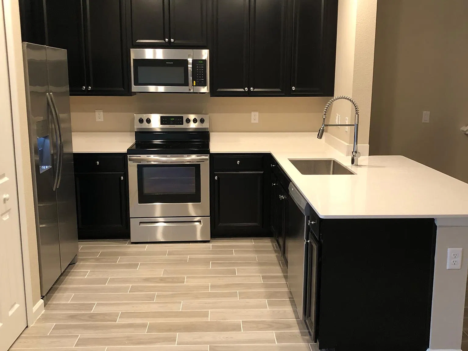 3 bed, 2.5 bath, 1660 sqft, $2,195 — Photo 1