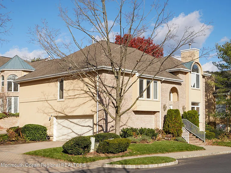 194 Pelican Ct — Photo 1