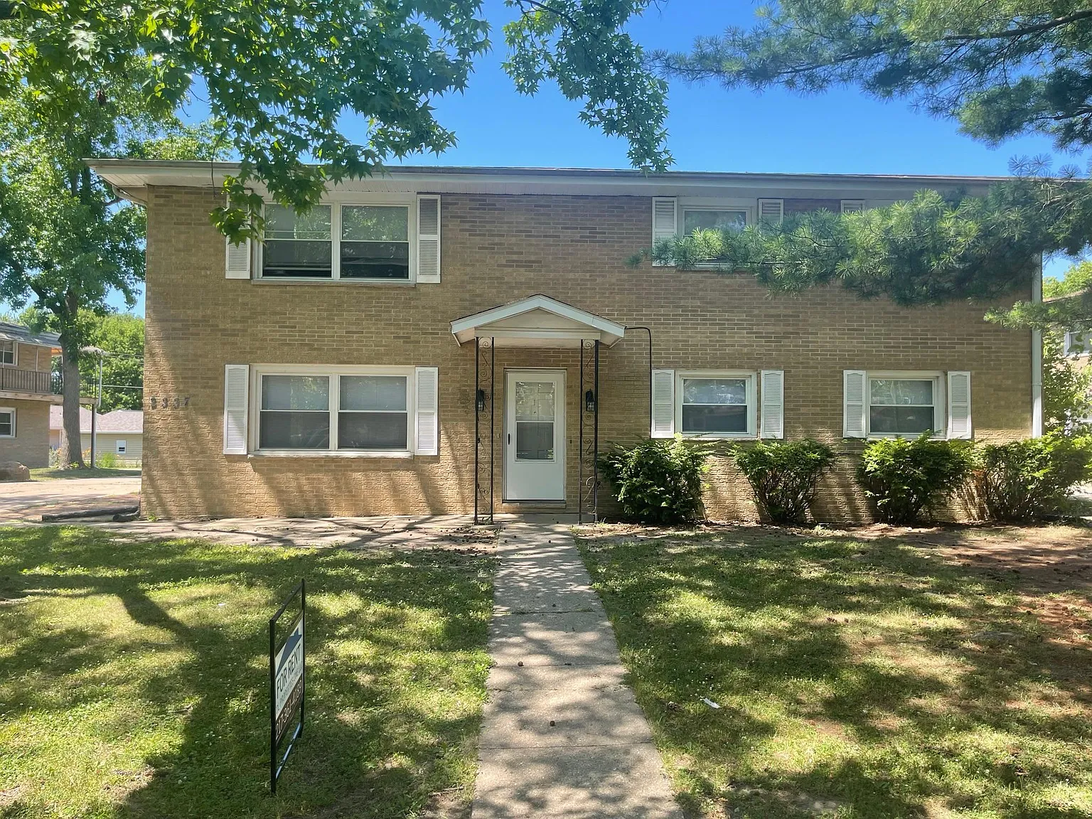 3 bed, 1200 sqft, $1,200 — Photo 1
