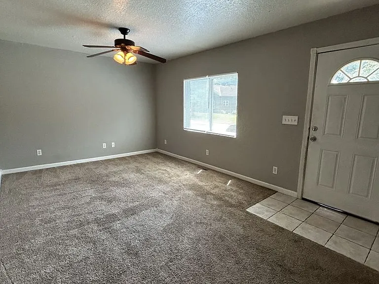 205 E Kansas St — Photo 2