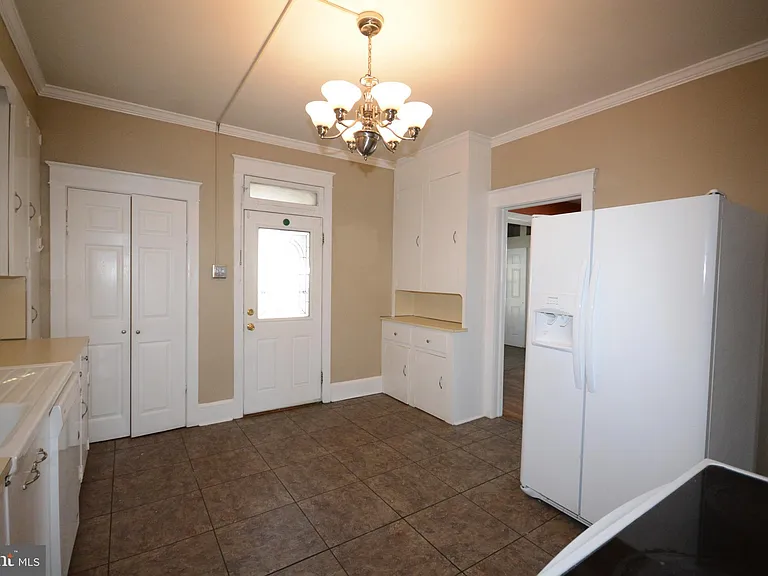 623 Guilford Ave — Photo 13