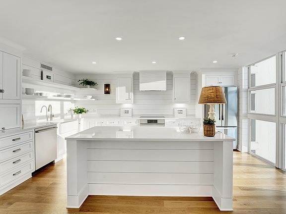 3rd image of 2200 S Ocean Blvd #802