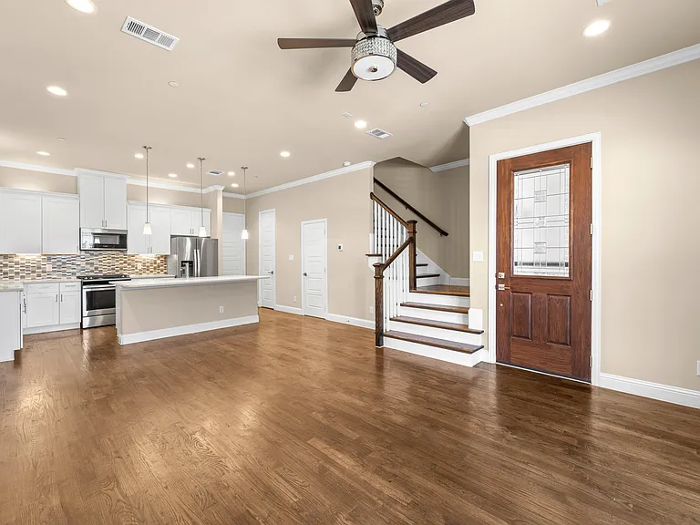 2952 Sheridan Dr — Photo 32