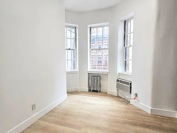 4th image of 13 W 82nd St APT 3C