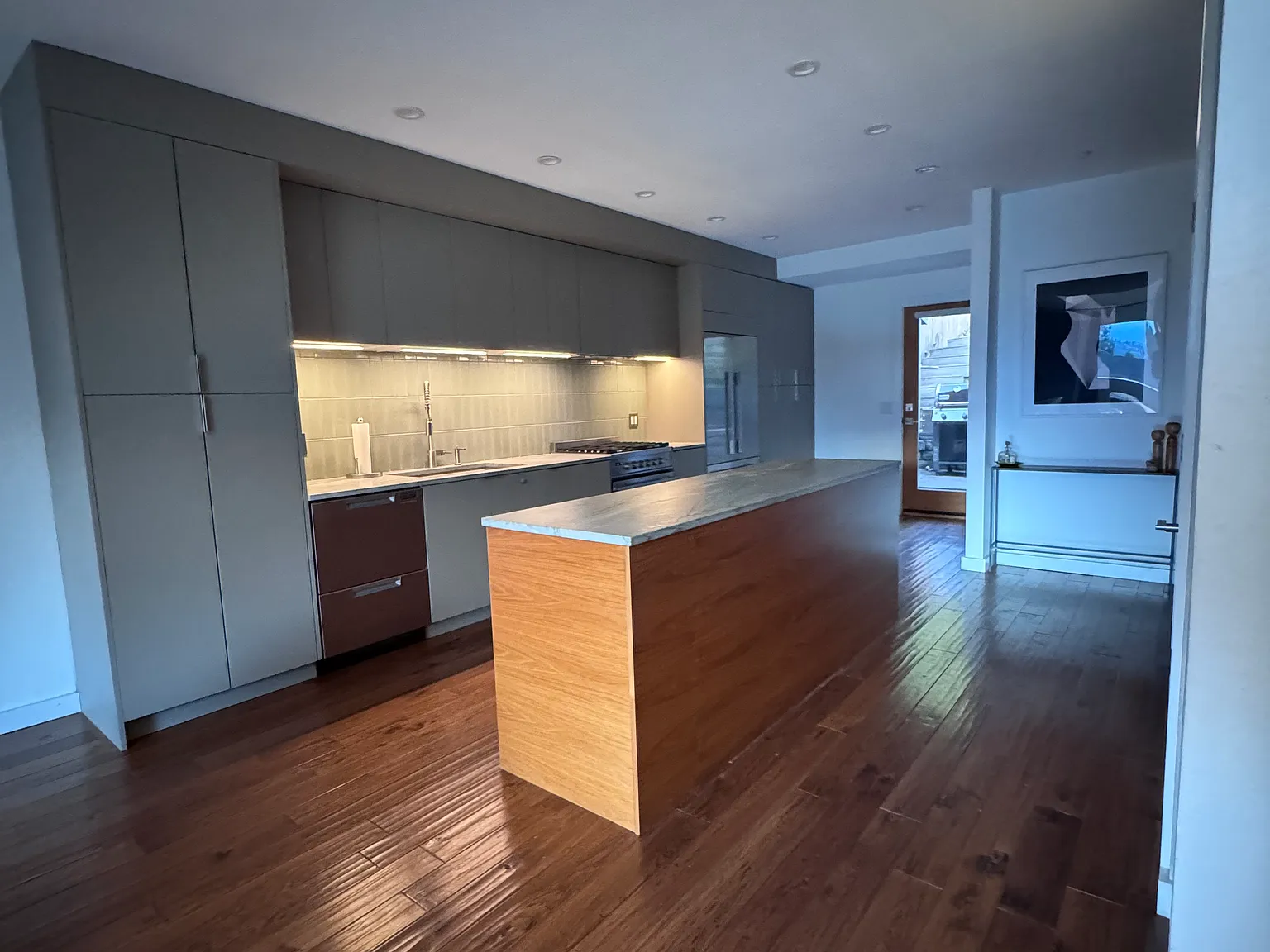 3 bed, 2.5 bath, 2250 sqft, $5,250 — Photo 4