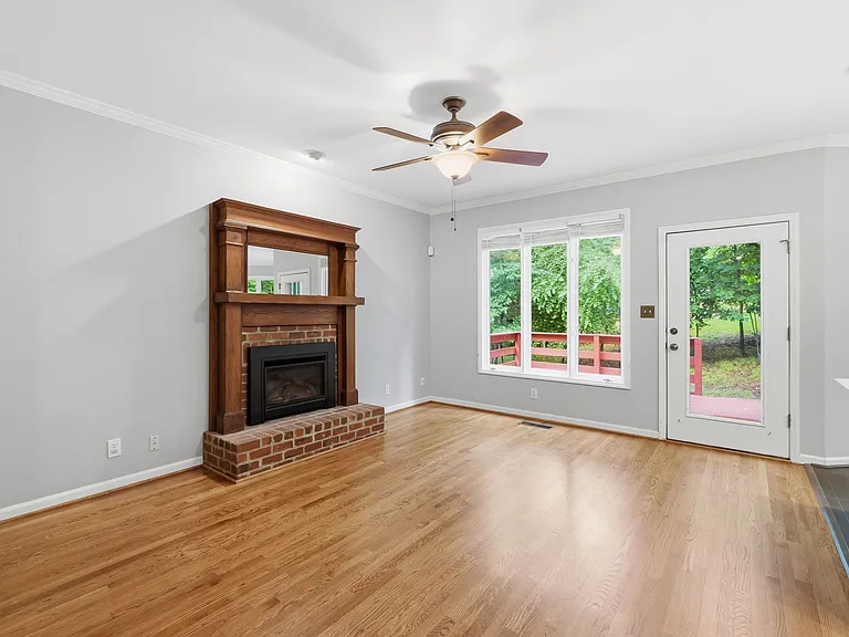 121 Waverly Forest Ln — Photo 9