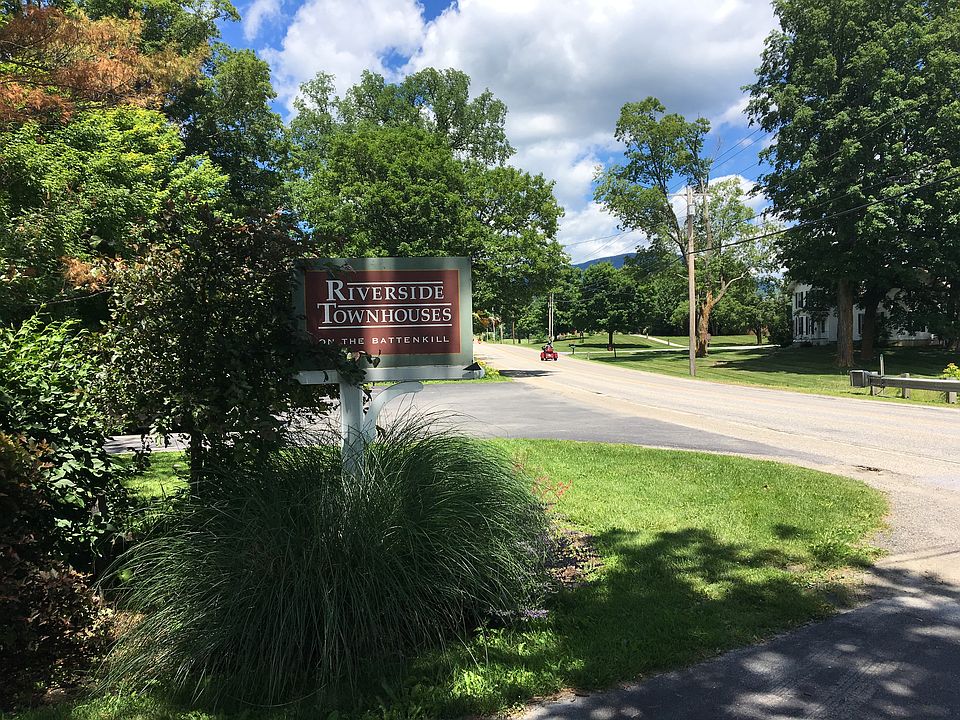 Entrance right off route 30