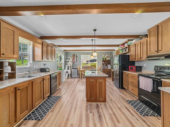 3rd image of 1186 Case View Rd