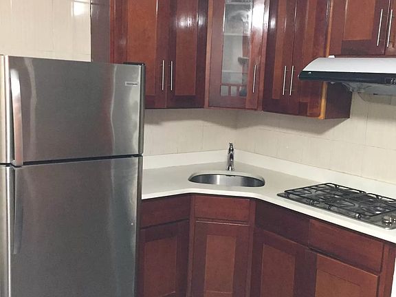 3rd image of 60 Henry St APT 2