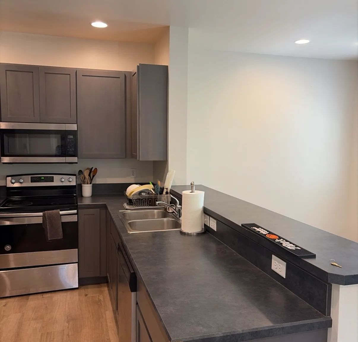 3 bed, 2.5 bath, 1900 sqft, $850 — Photo 3