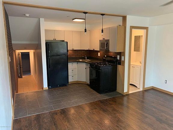 4th image of 354 Sand Ln Floor 1
