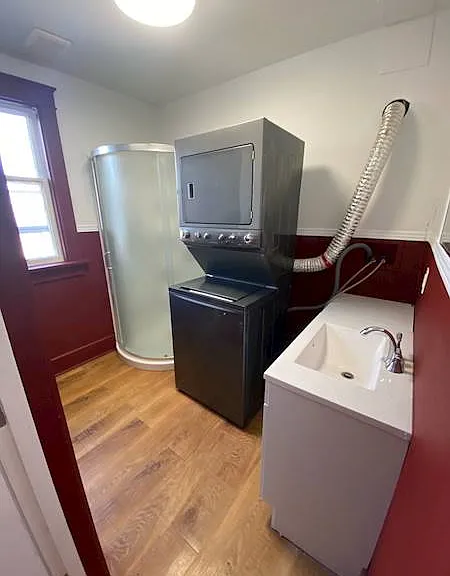 432 Queen St S #D — Photo 10