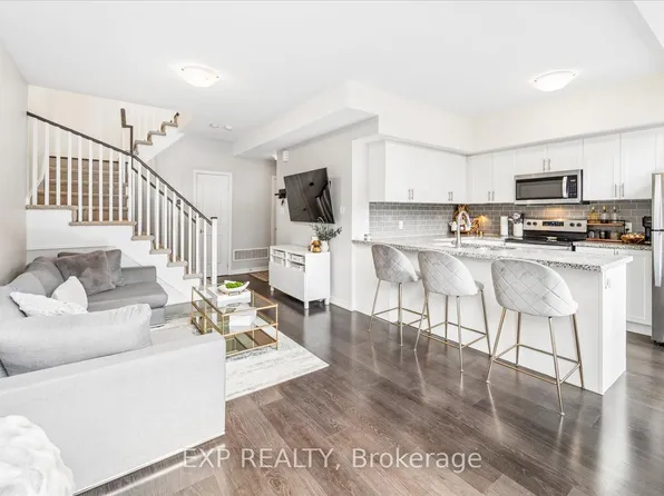 15 Whitaker Way #322, Whitchurch Stouffville, ON L4A 4T4