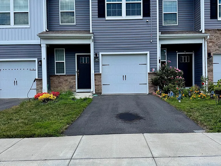 4 Peregrine Way — Photo 1