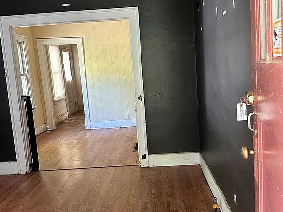 4th image of 5327 Wilson Ave