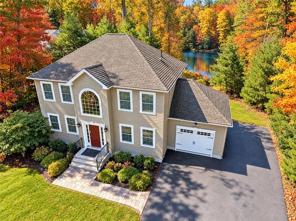 207 President Coolidge Pl, Henryville, PA 18332