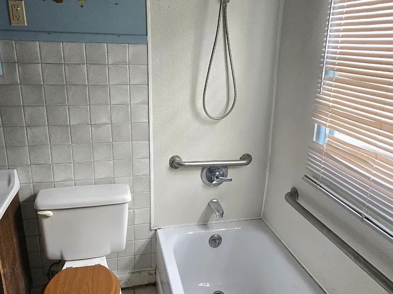 1211 Koehn Dr — Photo 6