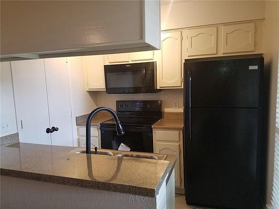 4th image of 1446 Meadowood Village Dr