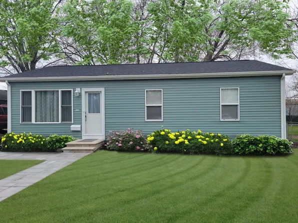 264 Hickory Dr, Crystal Lake, IL 60014