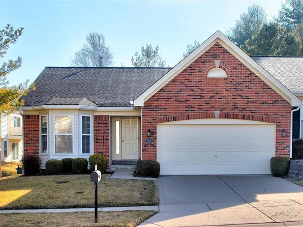 106 New Holland Dr, Chesterfield, MO 63017