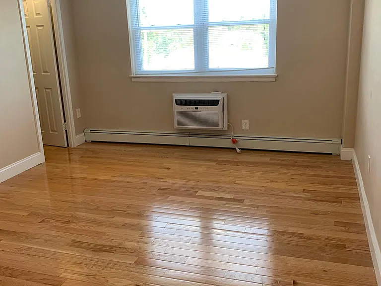 Heritage House Apartments — Photo 73