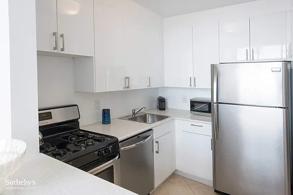 Sold by Sotheby's International Realty | media 3