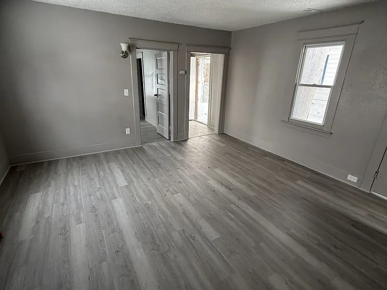 2526 White St — Photo 10