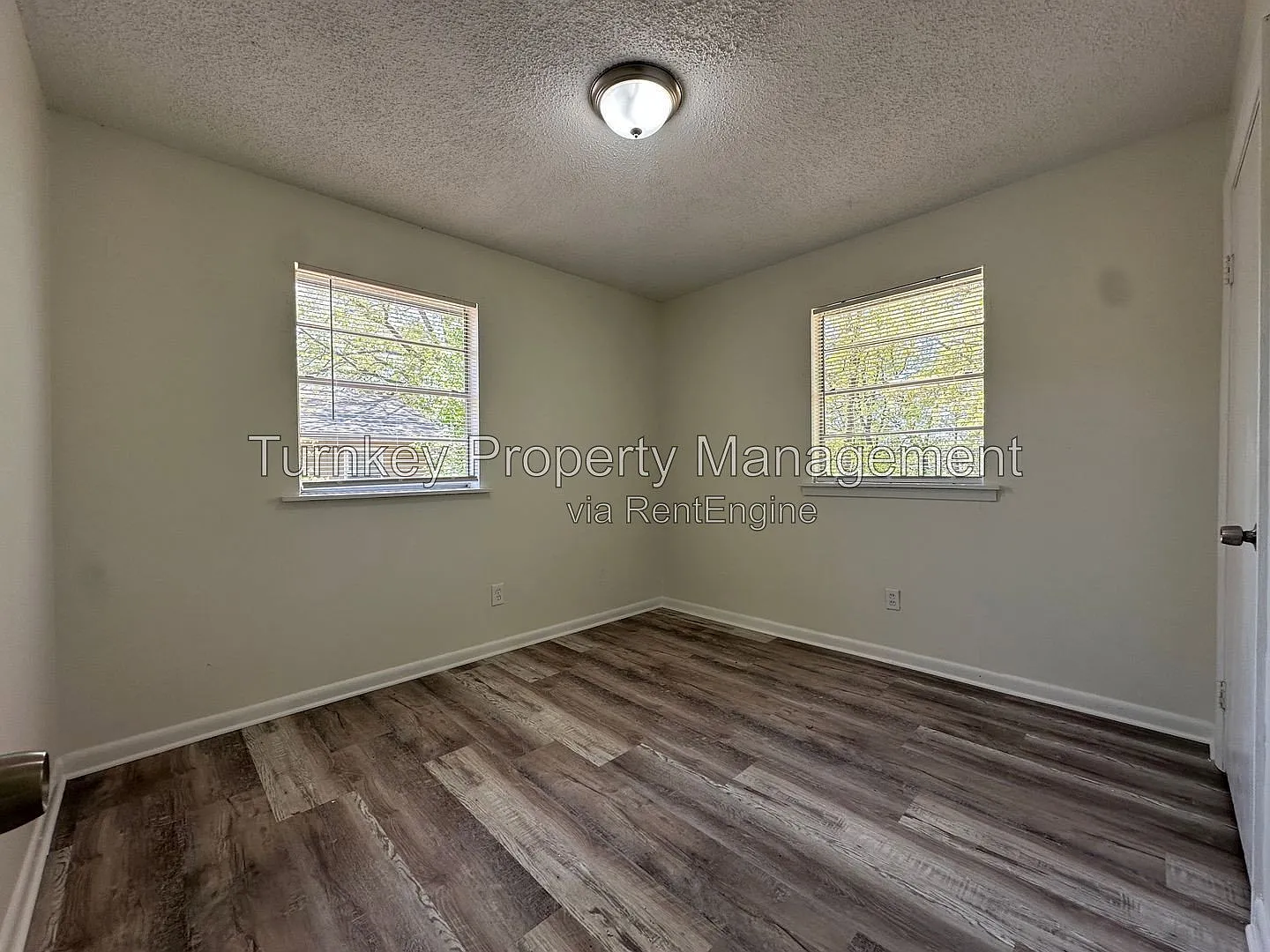 3 bed, 1.0 bath, 1188 sqft, $1,095 — Photo 3