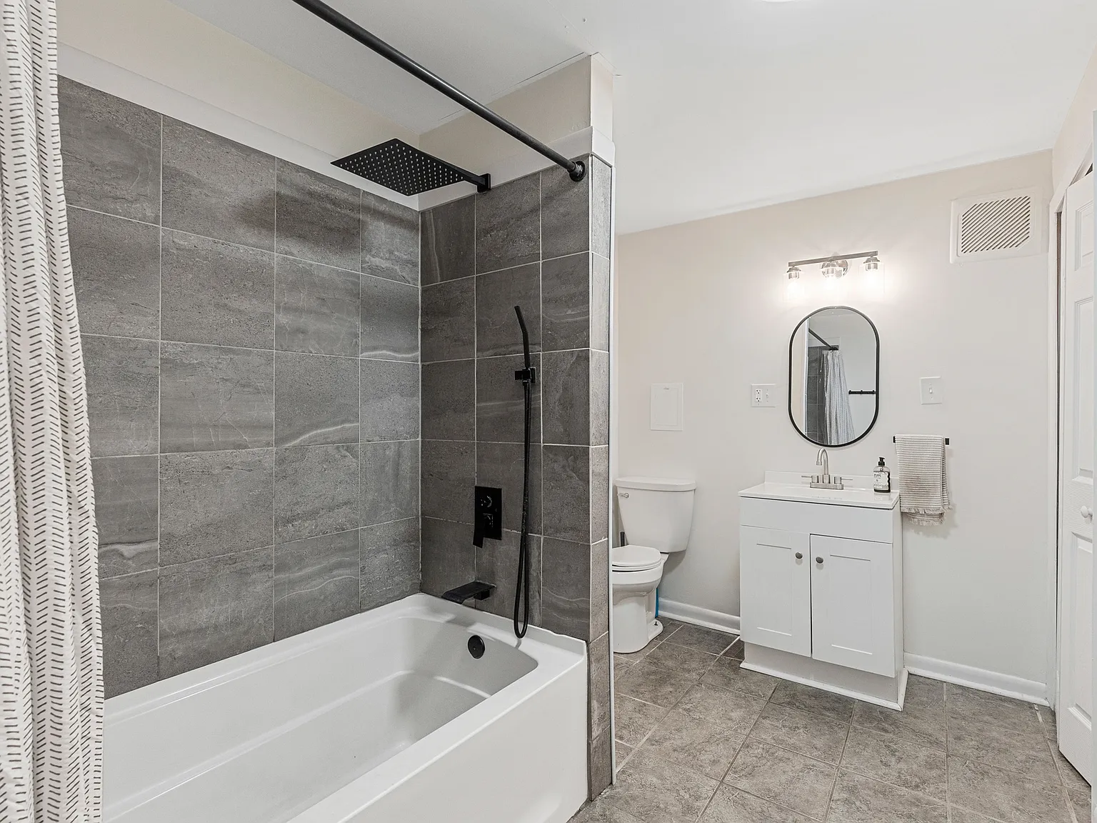 3 bed, 1.5 bath, 1344 sqft, $1,545 — Photo 3