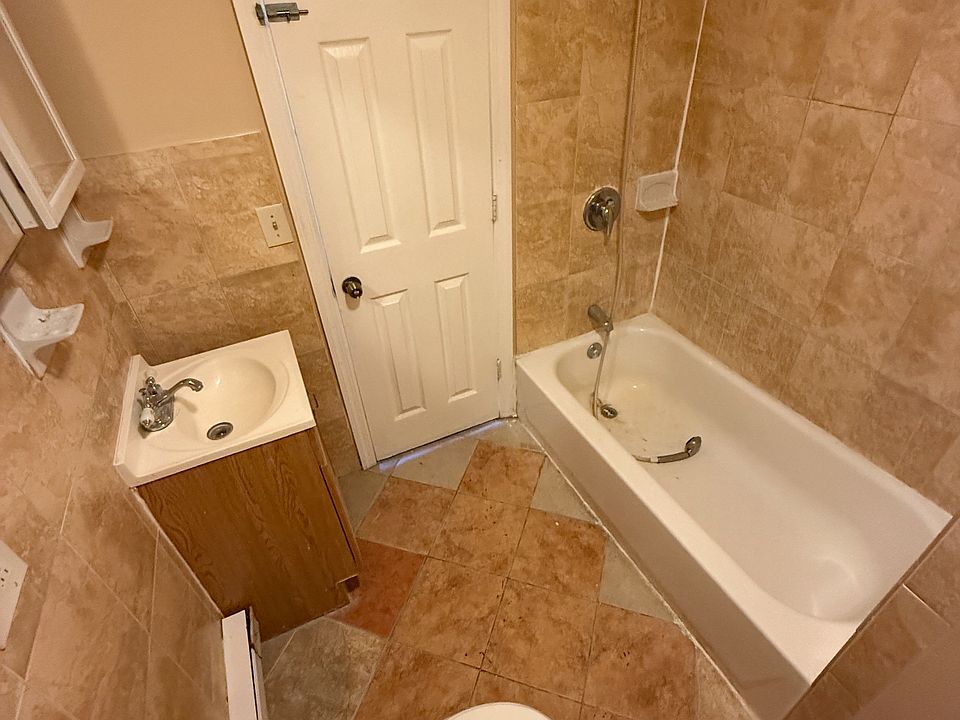 2nd image of 112 Warren St Floor 3