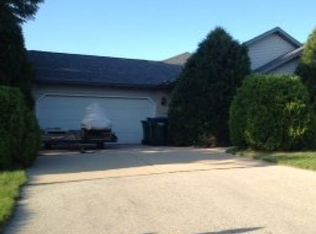 2940 W Glenpark Dr, Appleton, WI 54914