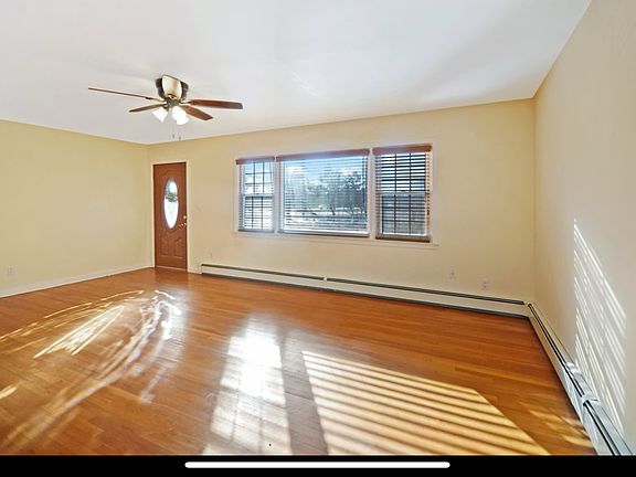 3rd image of 484 Pennyfield Ave Floor 2