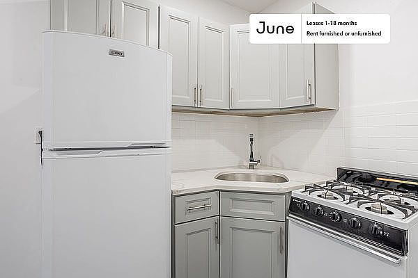 1st image of 324 1/2 E 8th St APT 3B
