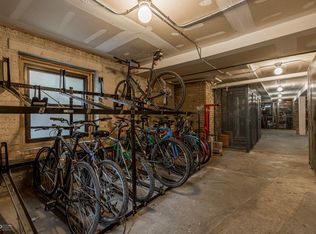Kenmore 5800 N, Chicago, IL 60660