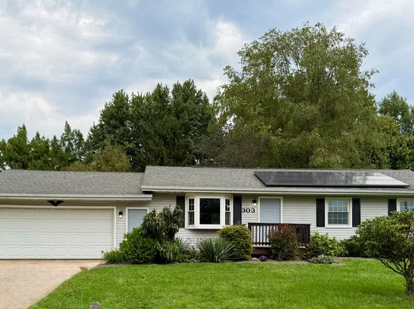 303 Illinois Ave, East Galesburg, IL 61430