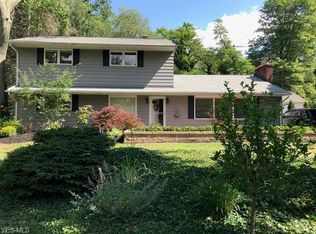 8440 Rockspring Dr, Chagrin Falls, OH 44023