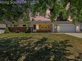 3728 Shoals St, Waterford, MI 48329