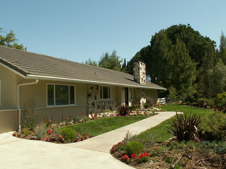 1st image of 939 Bruce Cir