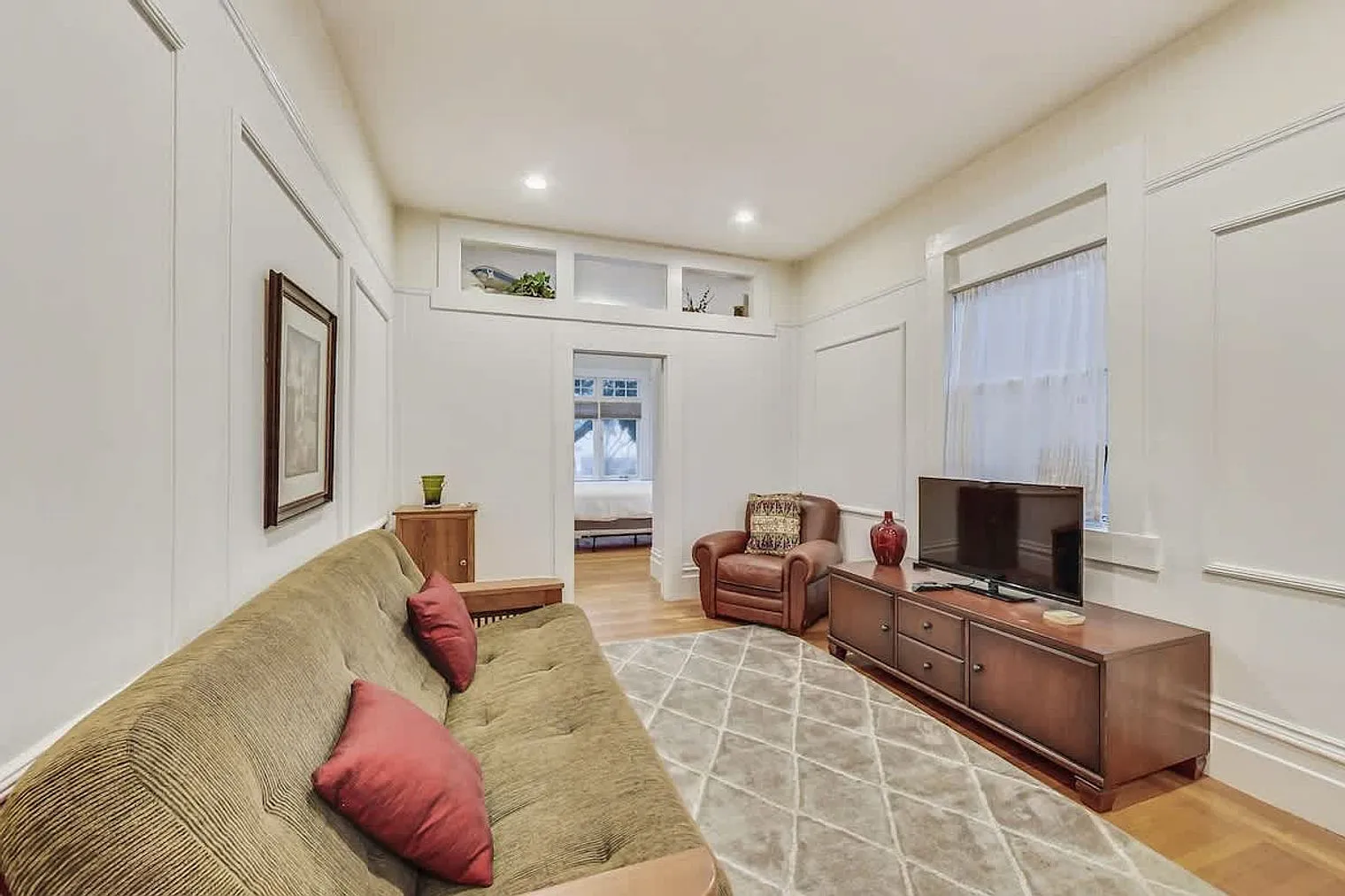 1 bed, 1.0 bath, 947 sqft, $5,690 — Photo 1