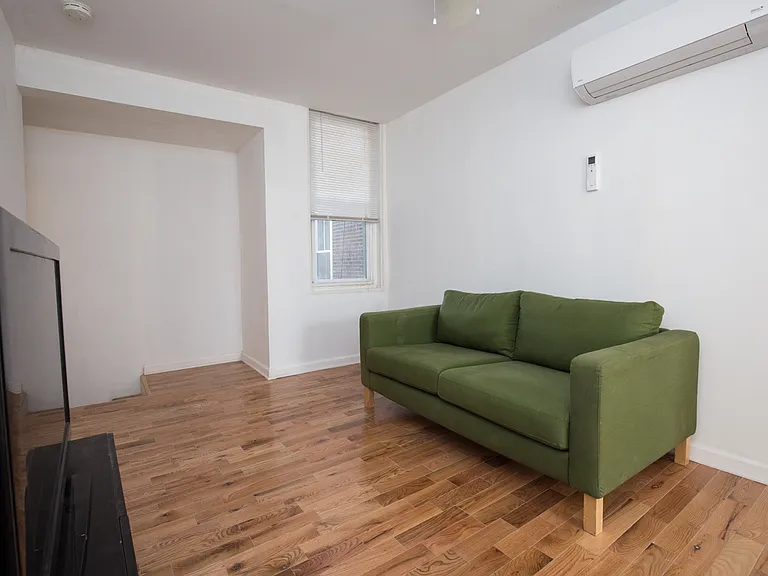 2731 Brown St #2F — Photo 5