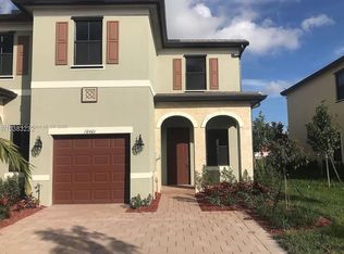 10401 W 32nd Ln, Hialeah, FL 33018