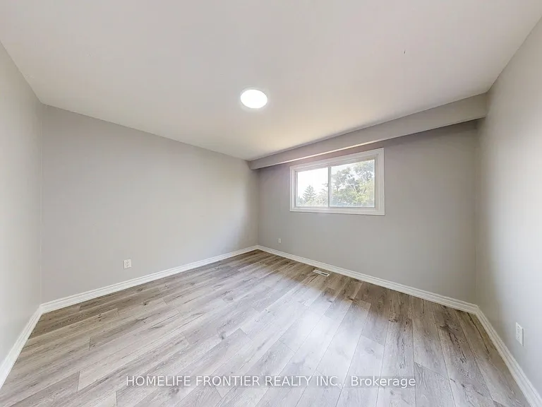 337 Hansen Rd N #UPPER — Photo 18