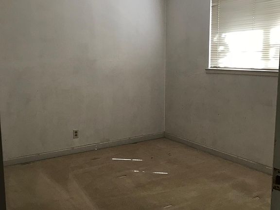 4th image of 1143 Kentwood Ave