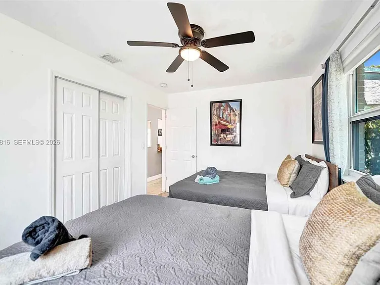 712 SW 7th Ter — Photo 50