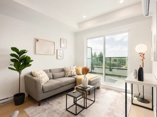 5398 207th St #301, Langley, BC V3A 2E6