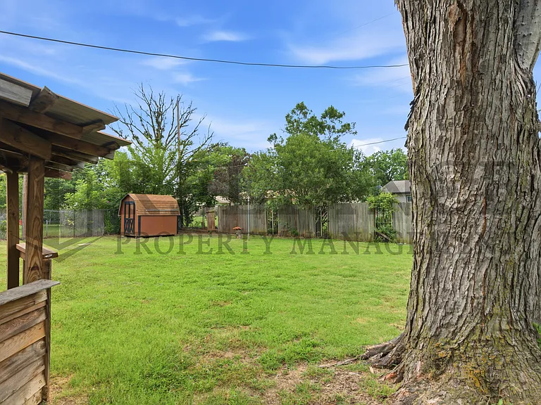 9923 W Binter Ln — Photo 6