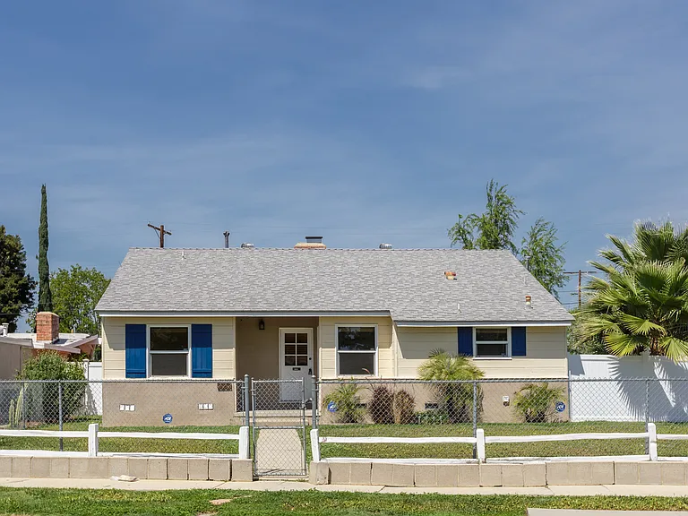20301 Mobile St — Photo 1